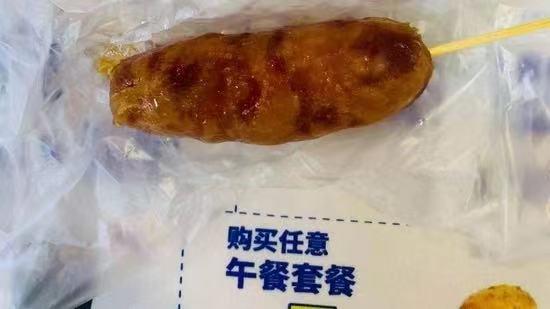 网友曝上海全家便利店售卖超期烤肠 食用后多次腹泻(图1)