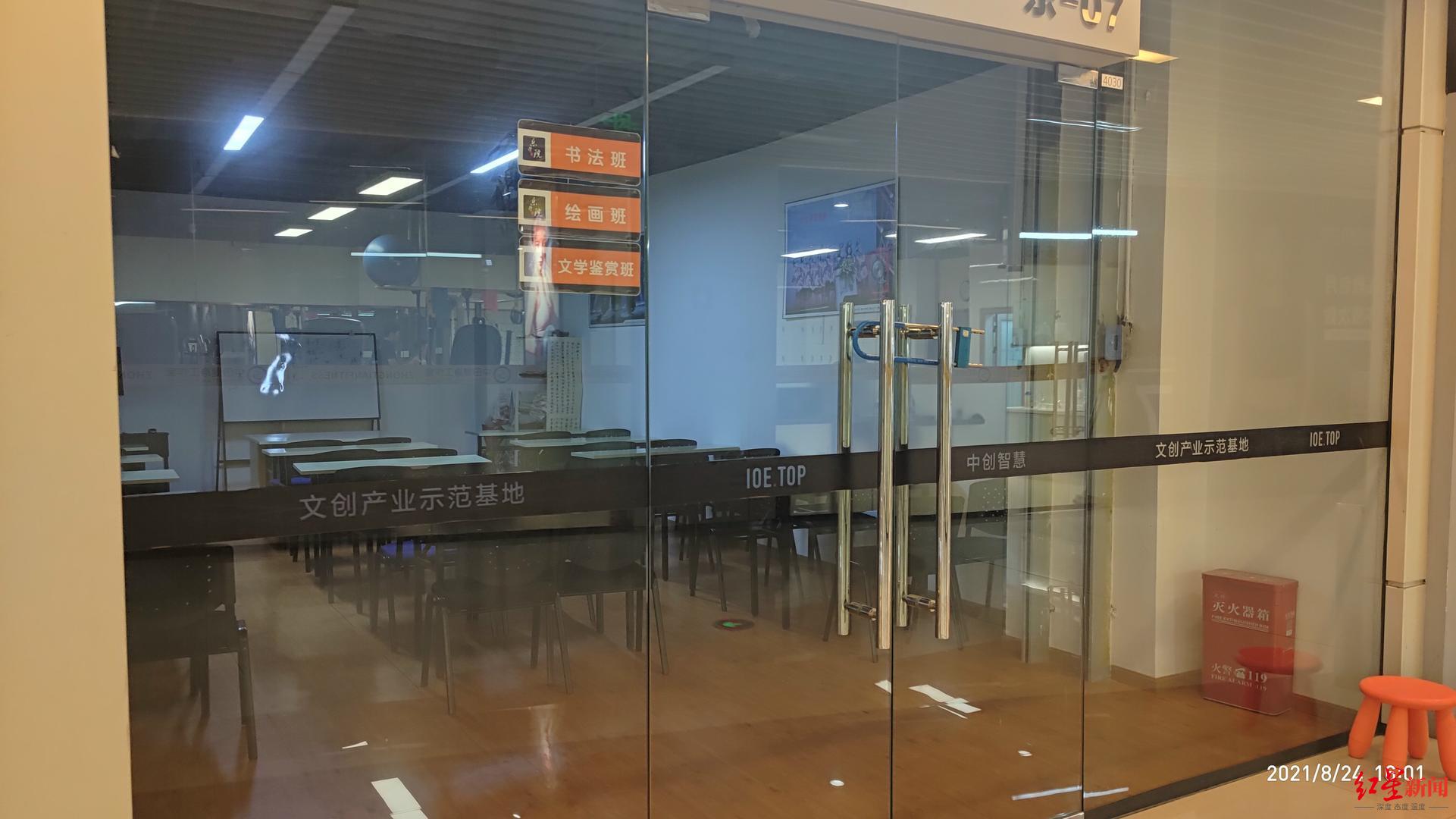 均龄8岁少年团出道陷争议 探访公司：年初才开始招募，现大门紧锁休闲区蓝鸢梦想 - Www.slyday.coM