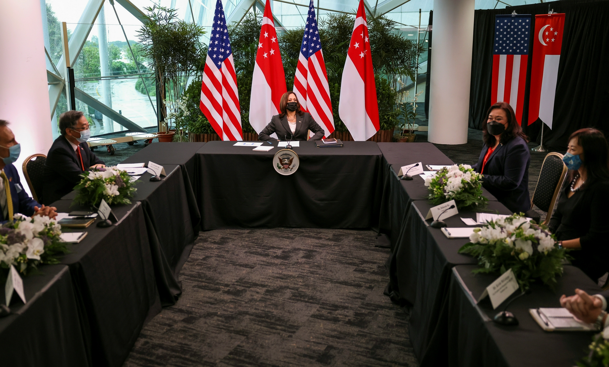 当地时间2021年8月24日，新加坡，美国副总统哈里斯出访新加坡，在滨海湾花园出席圆桌会议。图/IC photo