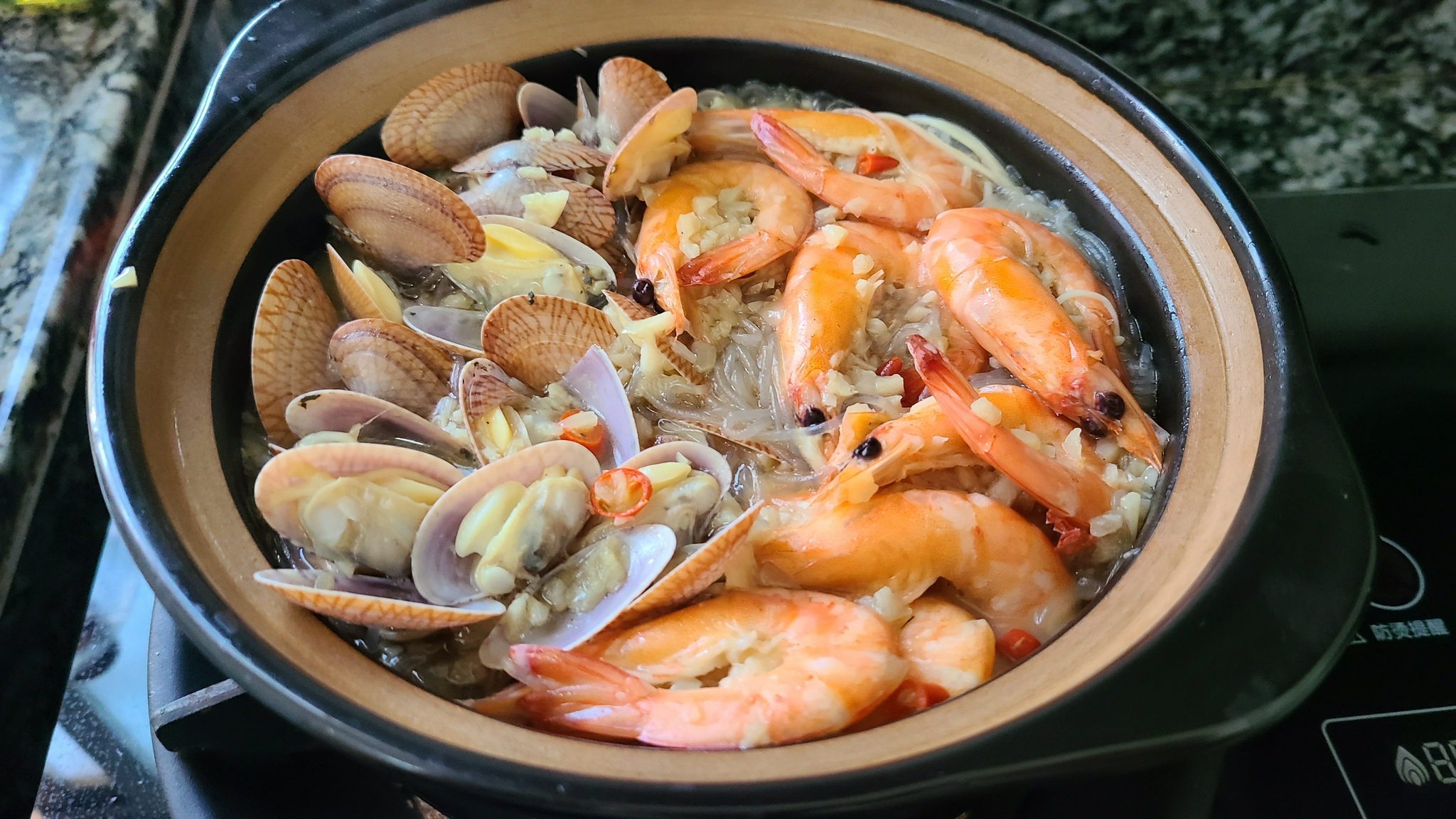 海鲜粉丝煲的做法!|粉丝煲|海鲜|花甲_新浪新闻