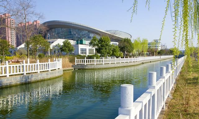 江苏海洋大学,靠什么成就的连云港"水晶之恋"?