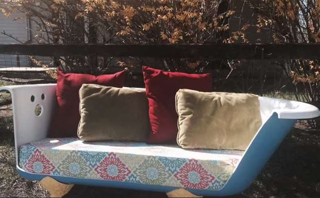 男子将这个浴缸捡回家遭到工友的嘲笑，后来却让人无话可说！休闲区蓝鸢梦想 - Www.slyday.coM