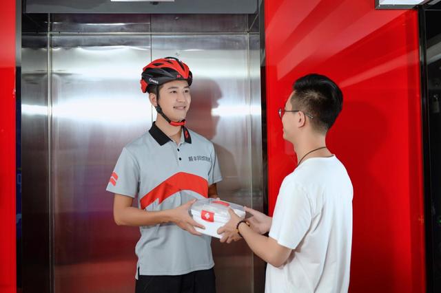 区别于并单配送模式,"专人直送"中顺丰同城骑士单次只为一笔订单服务