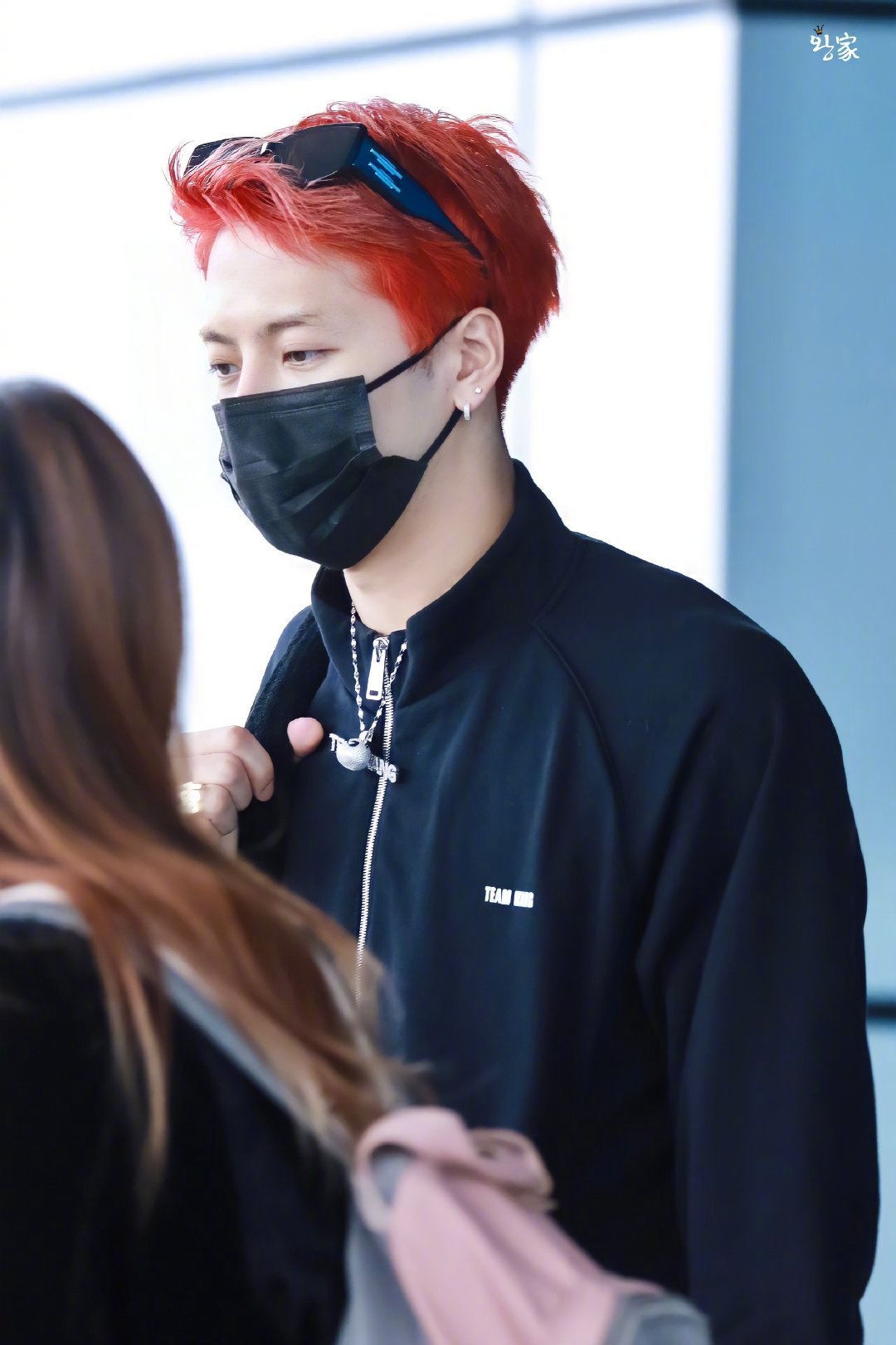 王嘉尔太帅了吧,各种造型各种发色轻松驾驭,前卫又时尚,心动了