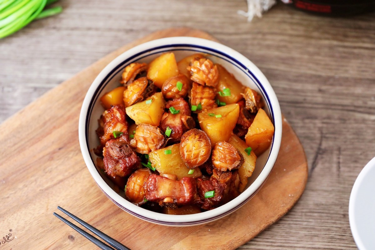 好吃可口鲍鱼炖排骨,在家制作,美味又健康