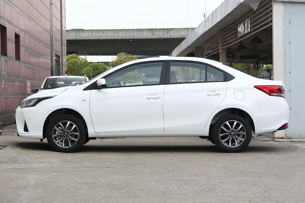 价格不贵好养活丰田全球品质三厢自动挡实拍yarisl致享