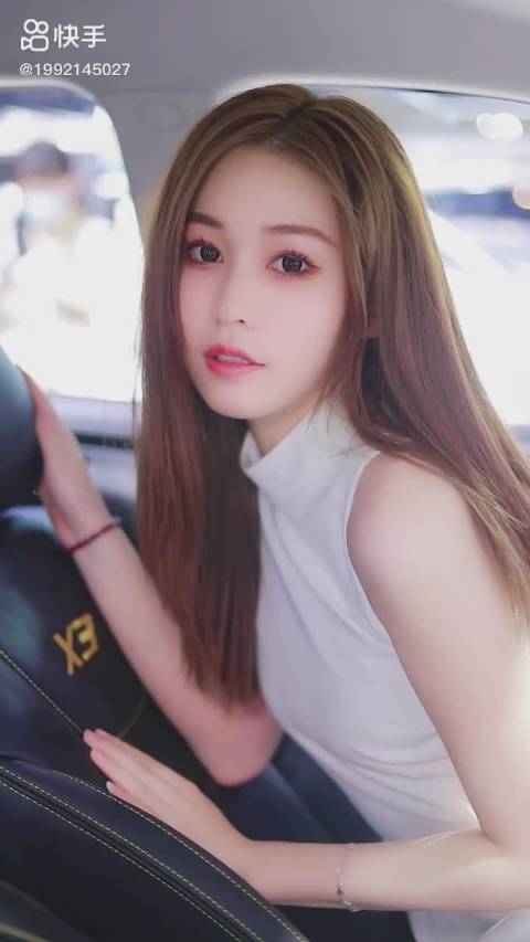 刘婷 本人: 山茶花的红终究抵不过大海深处的群青_手机新浪网