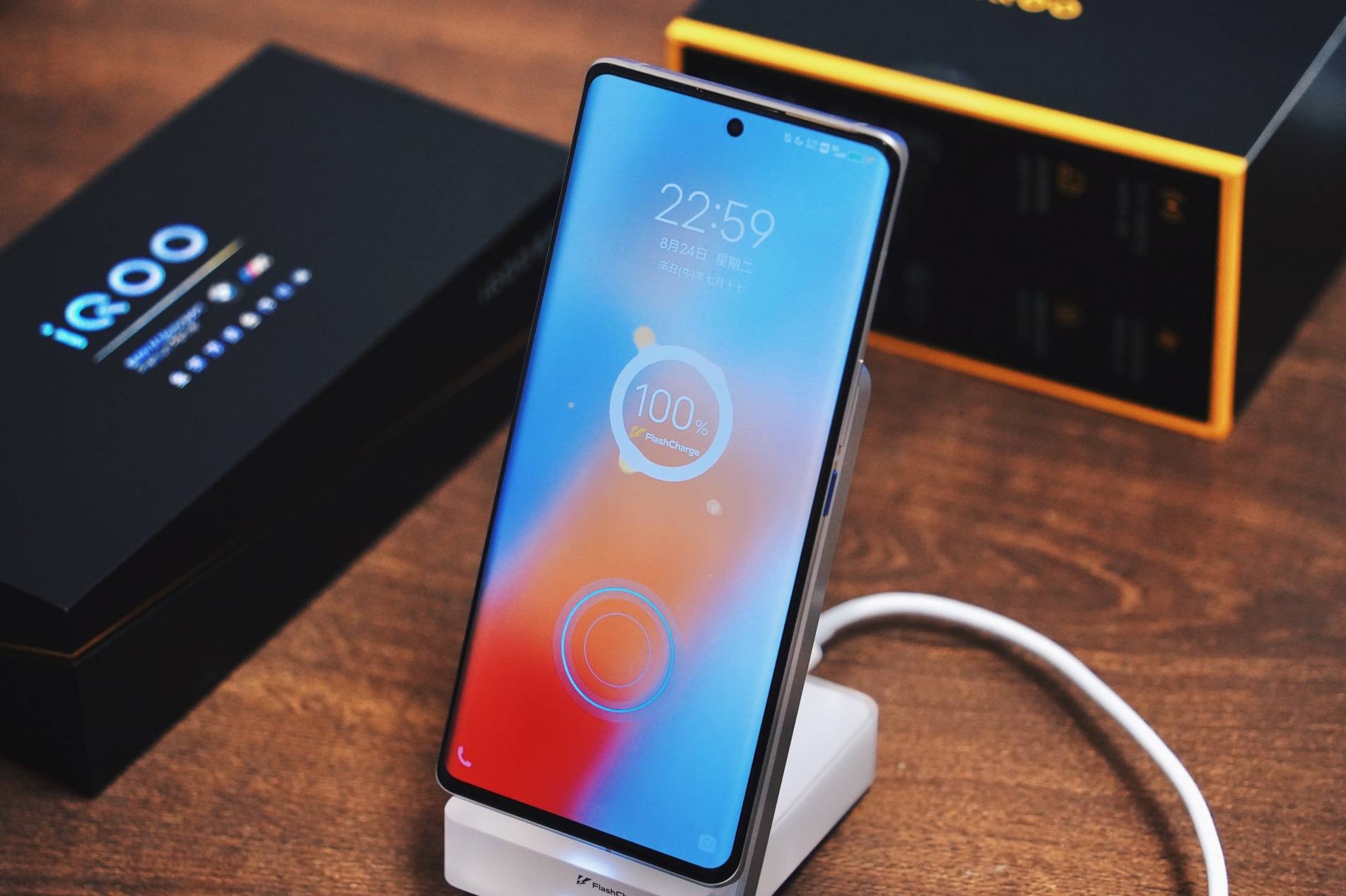 开箱啦iqoo50w无线充电器上手