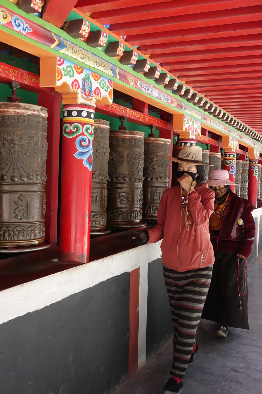 60公斤黄金铸造的全球最大转经筒就在国内!