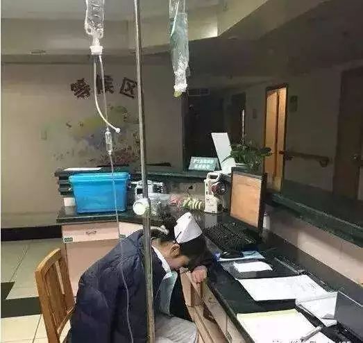 护士值夜班时小睡一会儿都是错