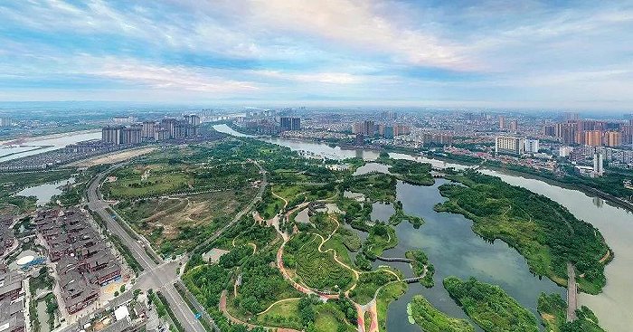 眉山大地,已然三载时光,随着周边配套相继落成,如今的岷东新区已经