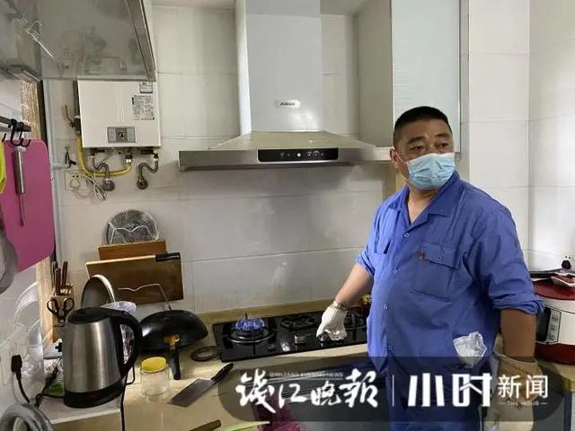 熟悉300多个小区，忙起来根本顾不上吃饭！他说：这工作，就是要抢时间休闲区蓝鸢梦想 - Www.slyday.coM