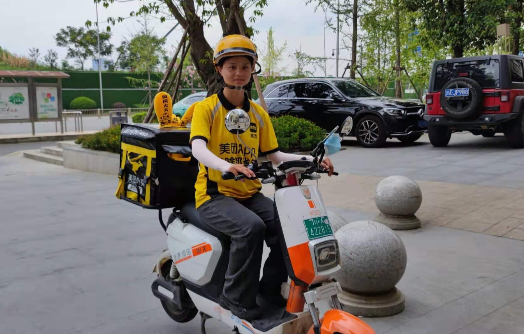 数万大学生暑期兼职送外卖：这个站点三分之一骑手是大学生，有人一个多月挣了上万元休闲区蓝鸢梦想 - Www.slyday.coM