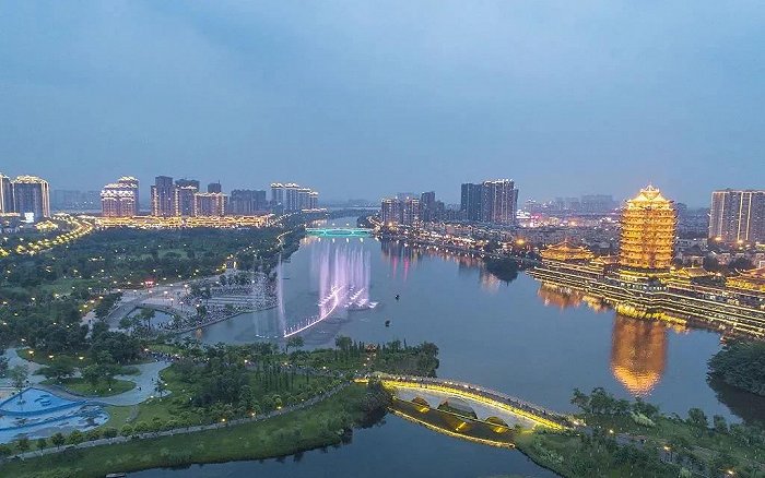 已然三载时光,随着周边配套相继落成,如今的岷东新区已经越发活力新生