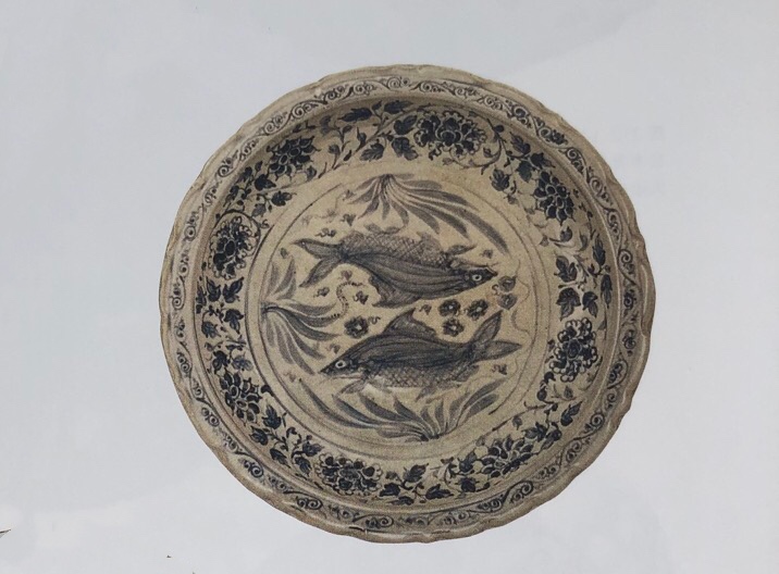 图18 15—16世纪 越南青花双鱼纹大盘 福冈市美术馆藏