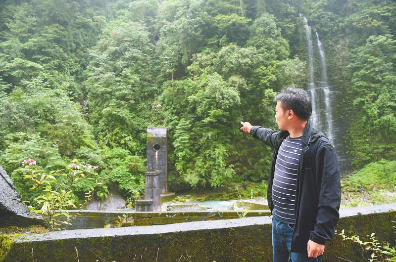 瓦屋山电站矿山退出保护区瀑布重现大熊猫登门