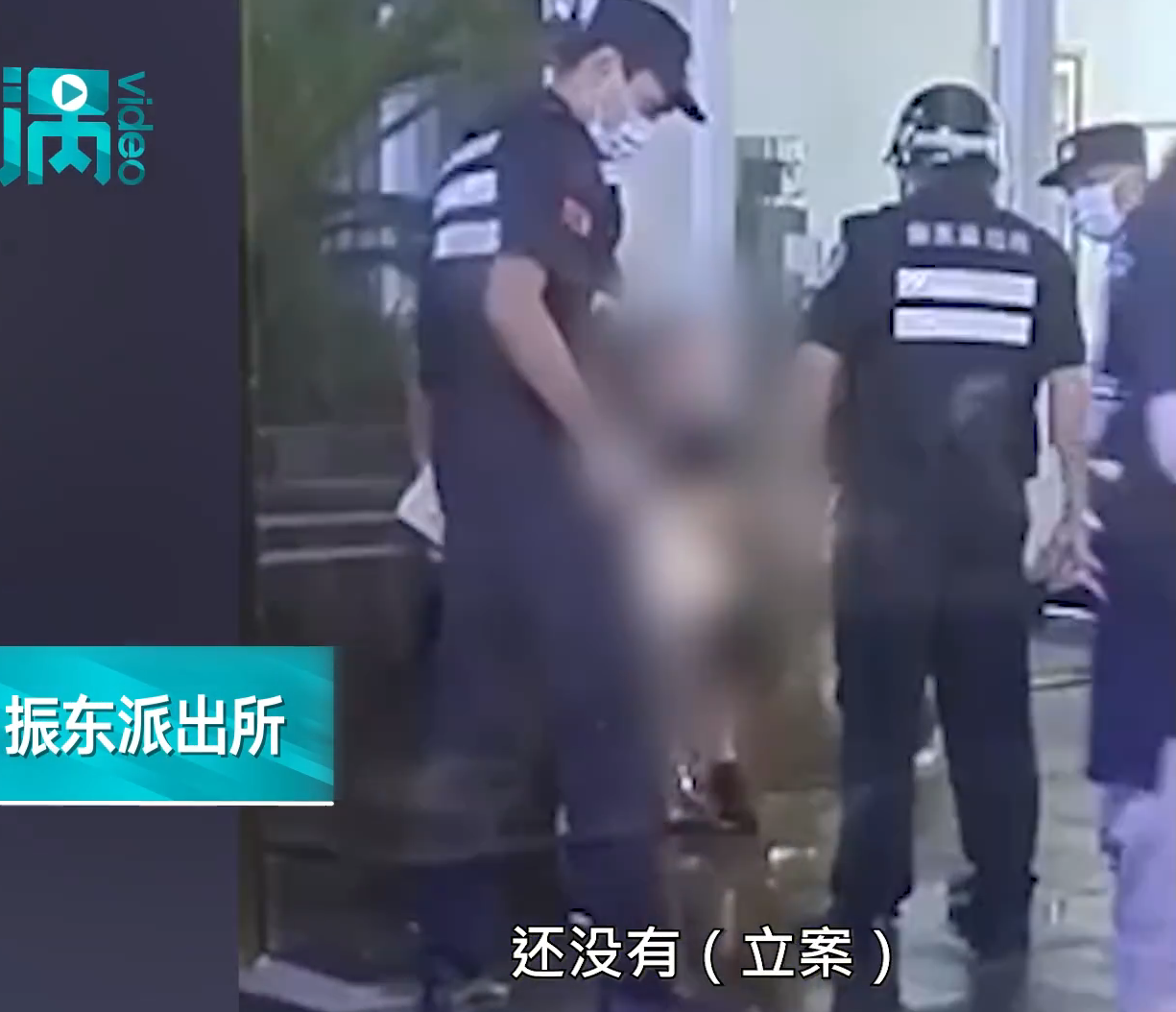 老人酒吧门口猥亵醉酒女生，警方回应：有这回事，正在经办中休闲区蓝鸢梦想 - Www.slyday.coM