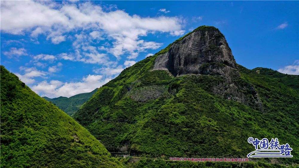 用钢铁铠甲防崩塌落石,渝怀铁路"超级工程"完工