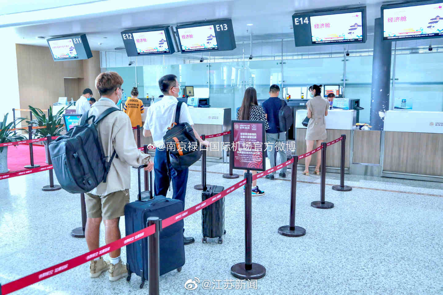 南京禄口国际机场恢复国内航班运行休闲区蓝鸢梦想 - Www.slyday.coM 南京禄口国际机场恢复国内航班运行休闲区蓝鸢梦想 - Www.slyday.coM