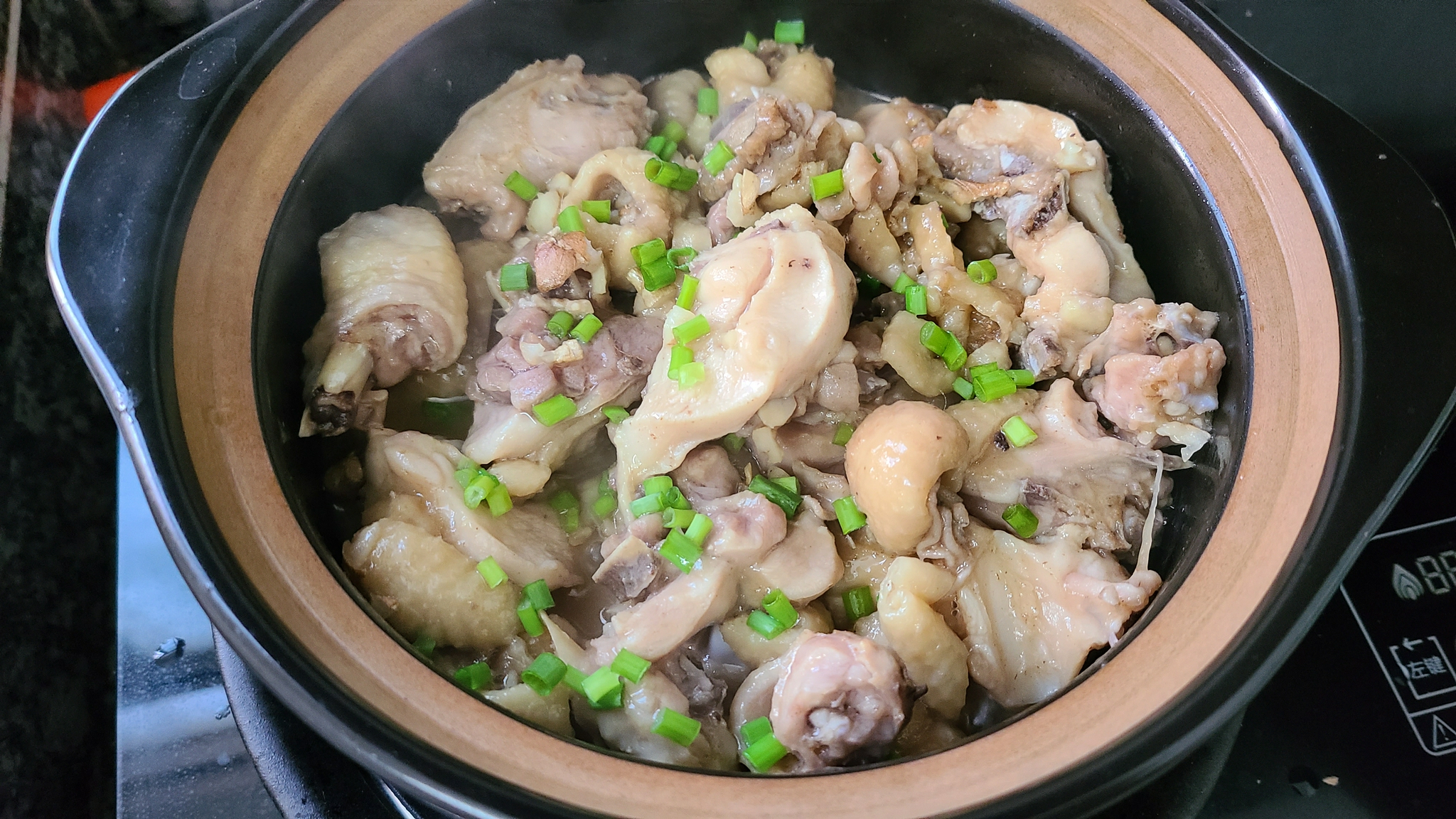 沙姜焗鸡煲的做法