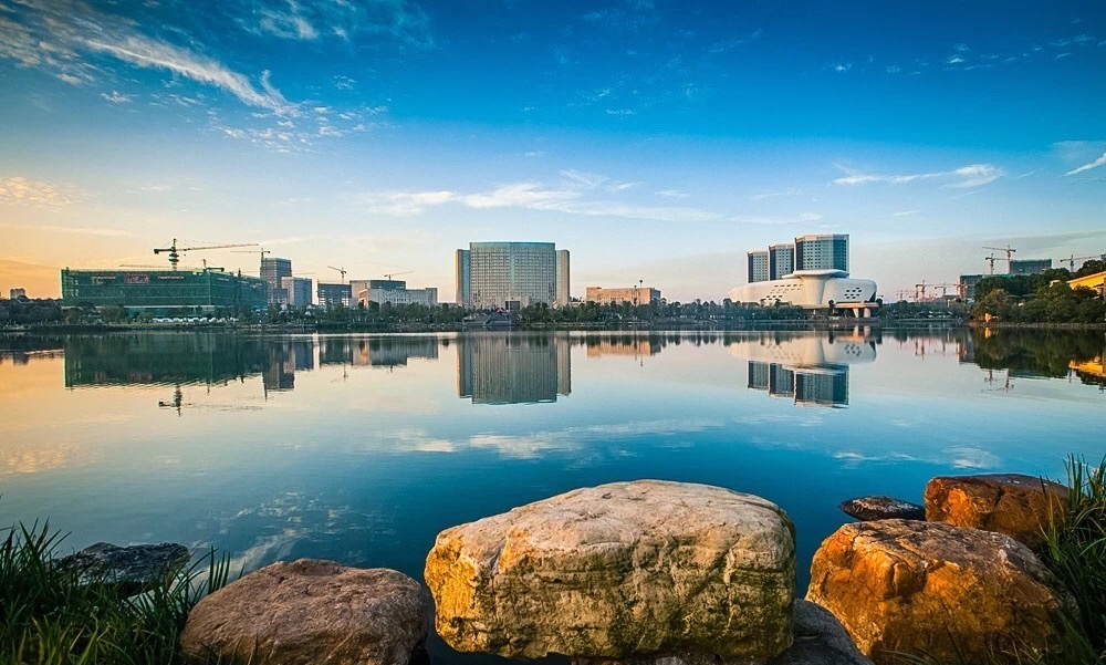 萍乡爱琴海如何引领年轻消费新趋势这场合作伙伴大会做出了解答