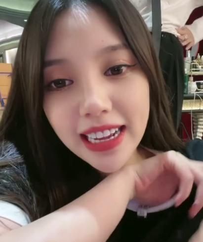 兜儿承认自己嘴巴大,开直播特意关美颜,笑称关不关