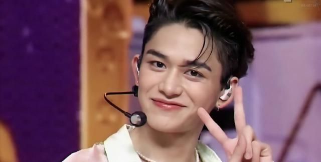 黄旭熙担心经纪人查消费流水不愿给女友花一分钱真是又抠又渣