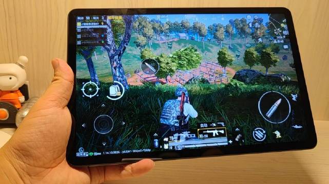 小米平板5pro打和平精英,11英寸的大屏,最适合用什么枪吃鸡?