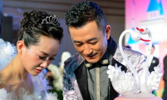 扫黑风暴中演员的亲友团刘之冰一家都是演员宁理老婆是外国人