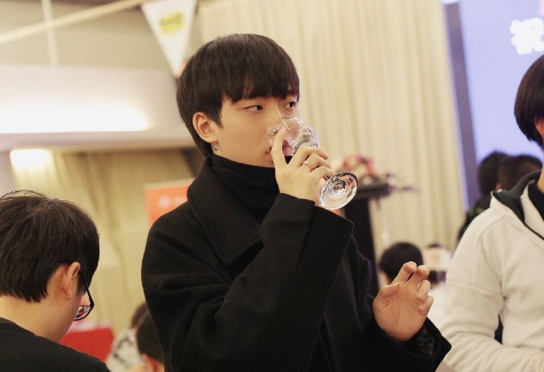 大舅子被战队雪藏首次直播中透露心声直言后悔回归lpl