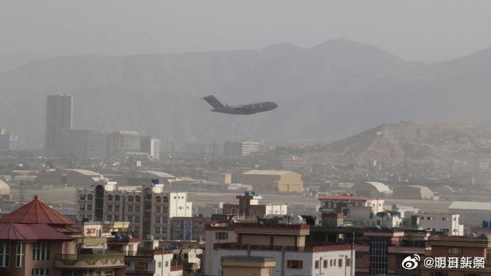 外媒：喀布尔机场接连发生爆炸，已造成11人死亡休闲区蓝鸢梦想 - Www.slyday.coM
