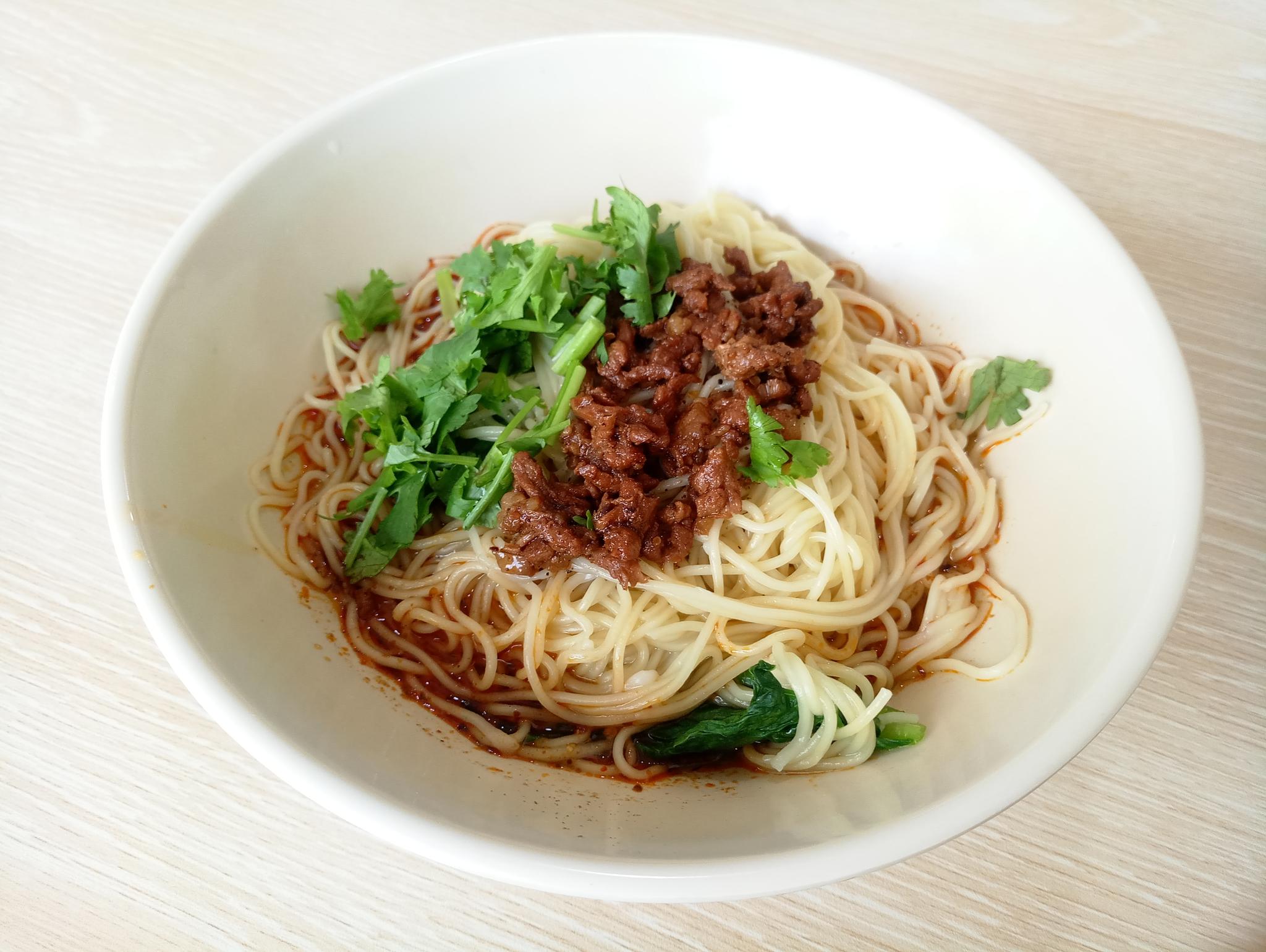 下班后来碗炸酱面咸香适中酱香浓郁开胃下饭好吃极了