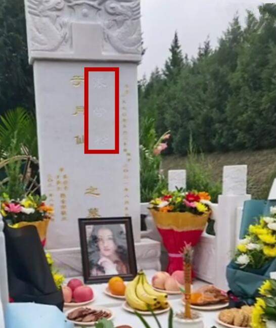 寓意着夫妻二人,将会永远牵手走下去,无论生离死别,永不会移心别恋