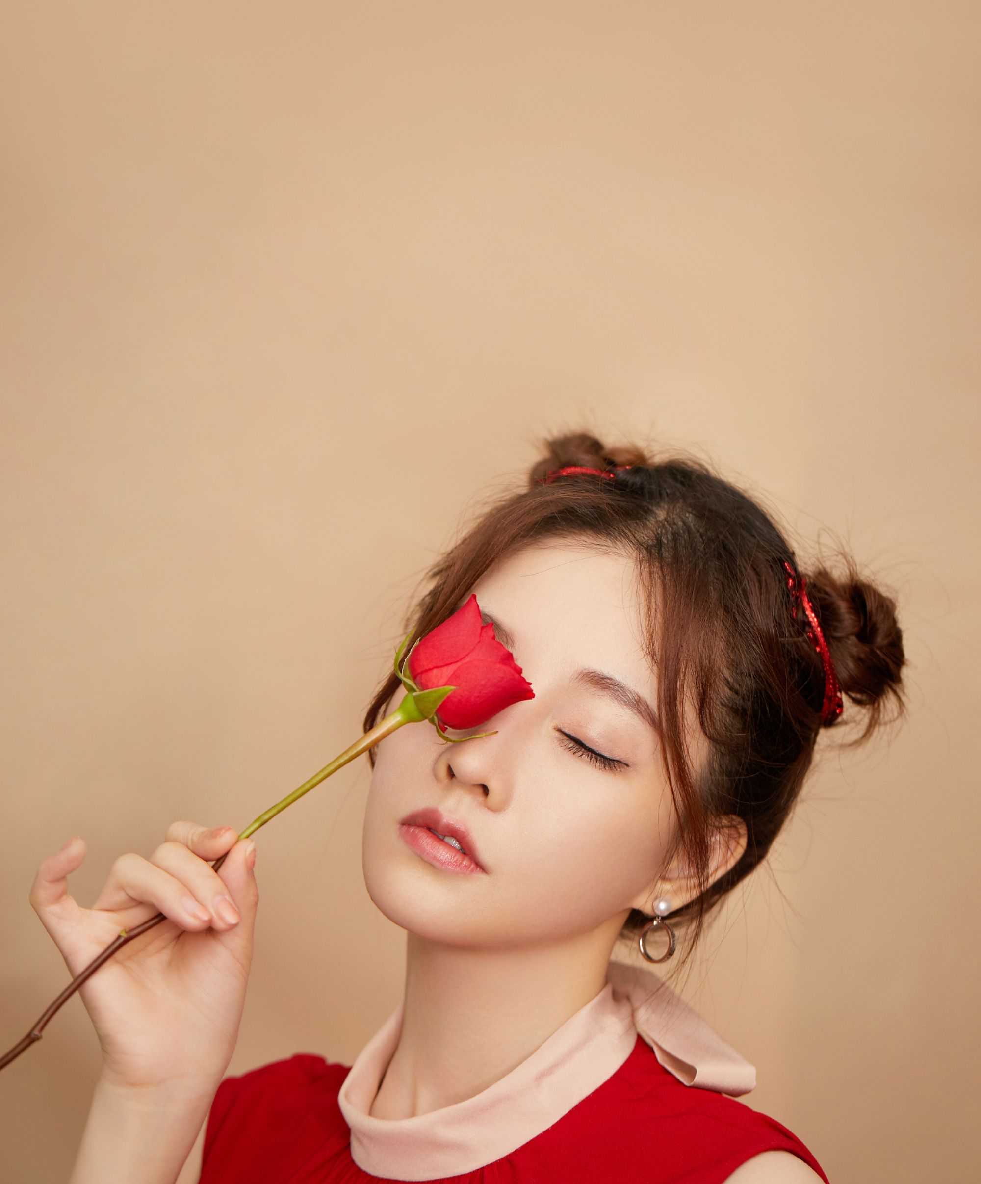 冯提莫最新照片来袭素颜状态引热议网友素颜女神