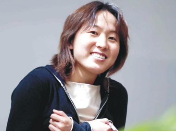 东方神鹿王军霞现状三段婚姻生三娃如今47岁身居高位