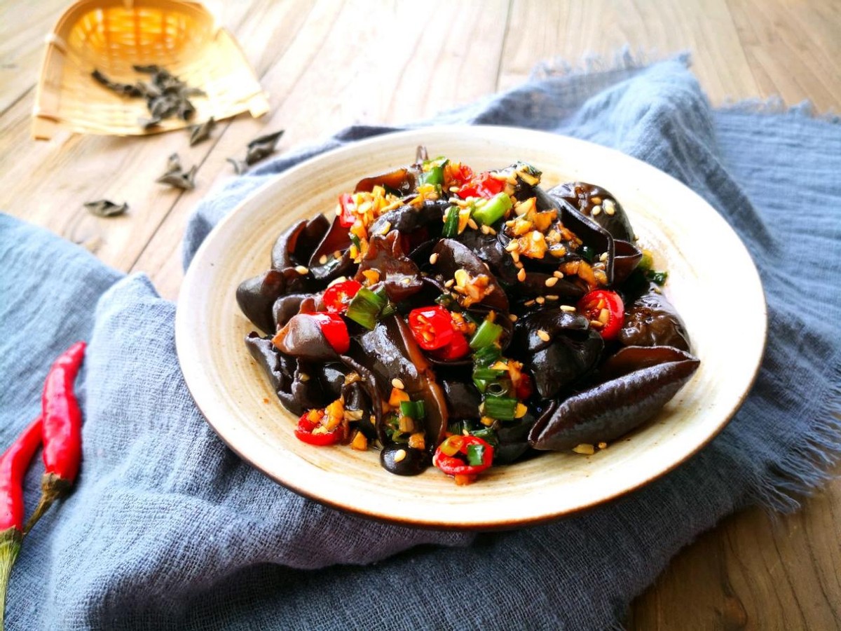 简单易做的营养凉拌菜凉拌木耳脆爽可口手残党也可轻松搞定