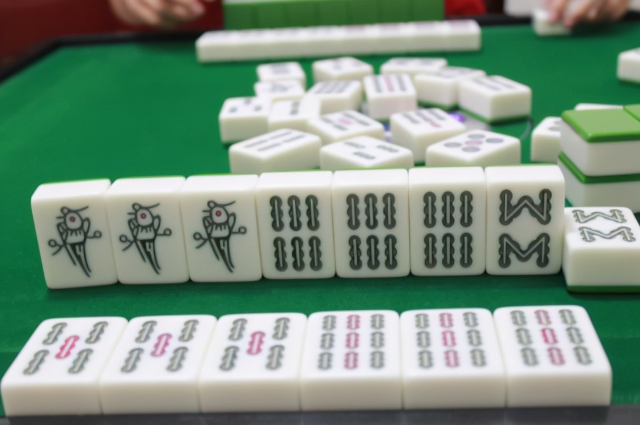 俩娃凌晨躺过道,爸妈却在搓麻将,兄妹成了另类“挂钥匙儿童”?休闲区蓝鸢梦想 - Www.slyday.coM 俩娃凌晨躺过道,爸妈却在搓麻将,兄妹成了另类“挂钥匙儿童”?休闲区蓝鸢梦想 - Www.slyday.coM