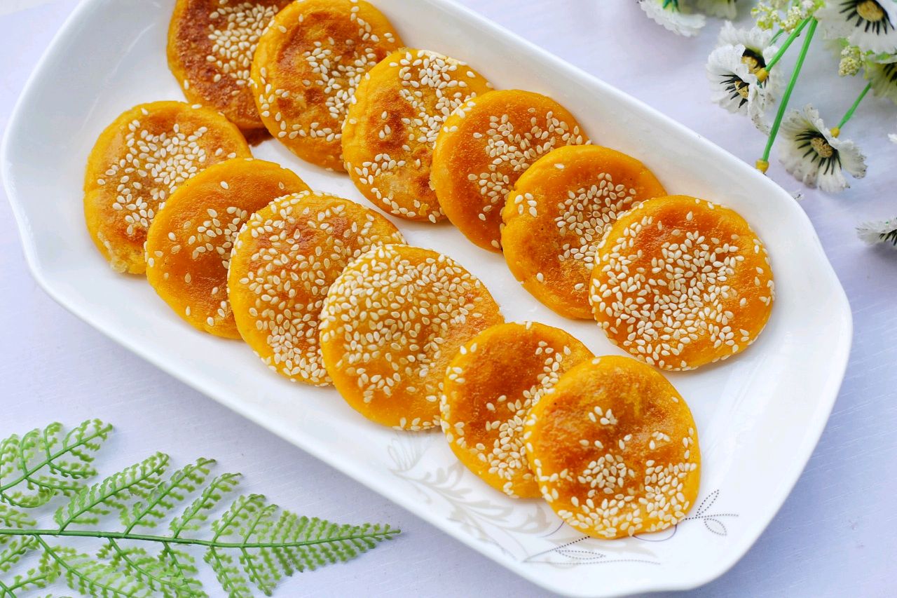 南瓜别总炖了教你做一道奶香南瓜芝麻饼香甜软糯孩子很爱吃
