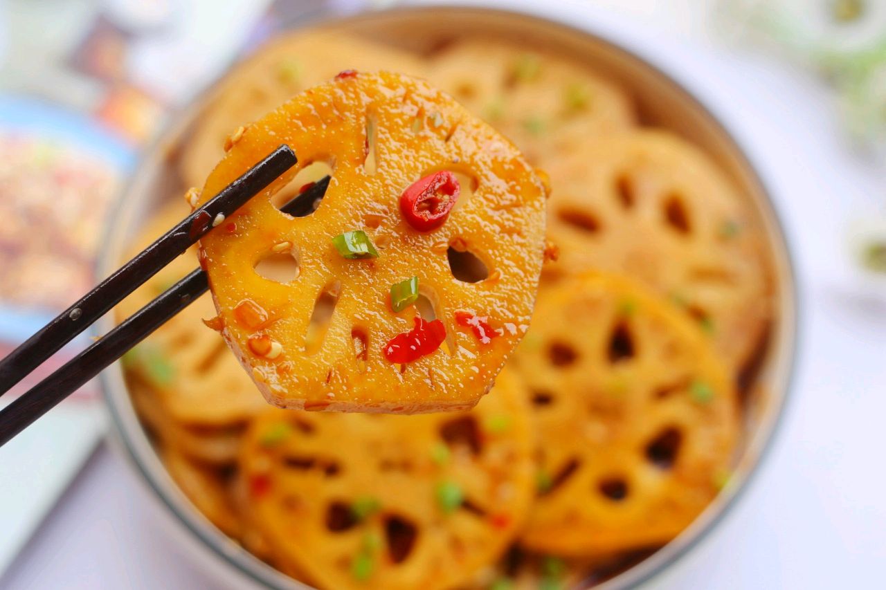 秋天要多给加人吃莲藕,简单拌一拌,香辣开胃,下饭又解馋