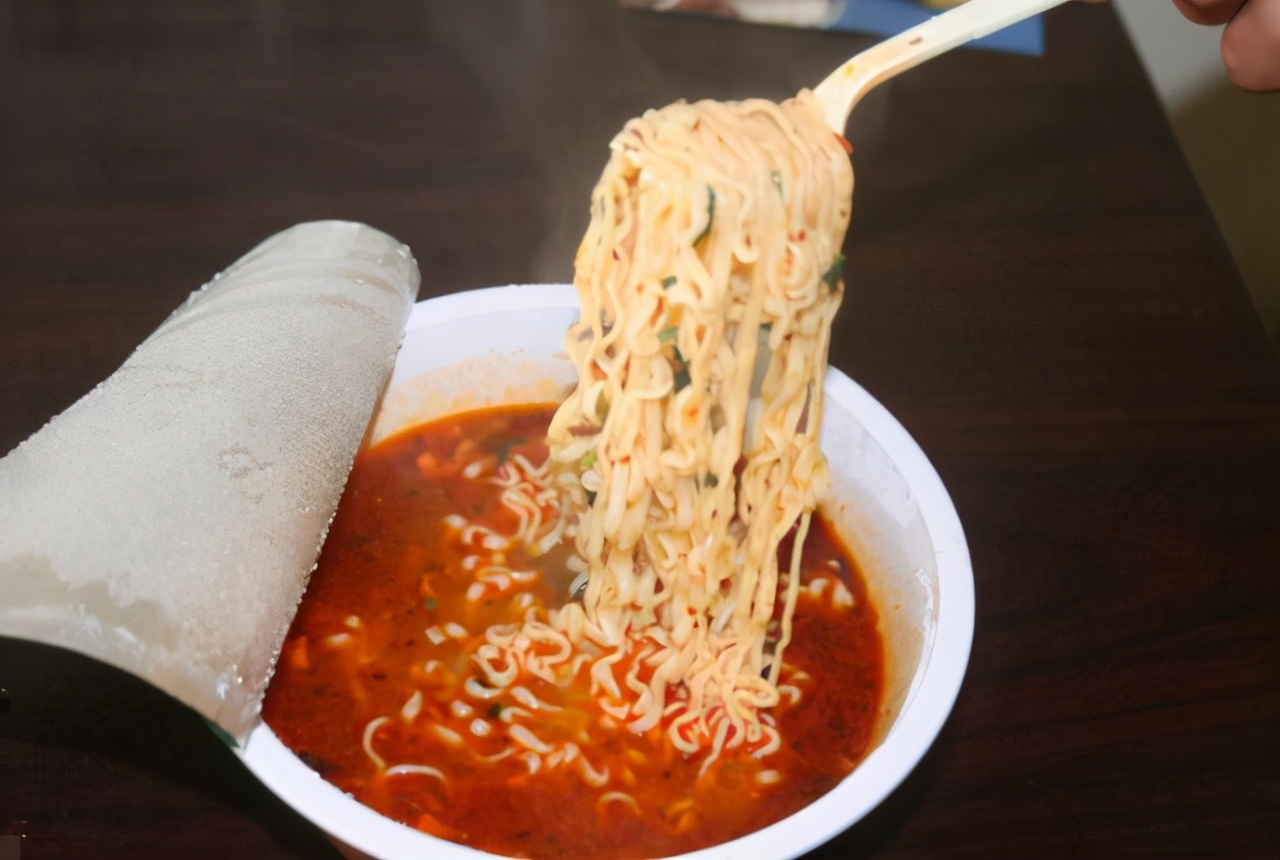 俩娃凌晨躺过道,爸妈却在搓麻将,兄妹成了另类“挂钥匙儿童”?休闲区蓝鸢梦想 - Www.slyday.coM 俩娃凌晨躺过道,爸妈却在搓麻将,兄妹成了另类“挂钥匙儿童”?休闲区蓝鸢梦想 - Www.slyday.coM