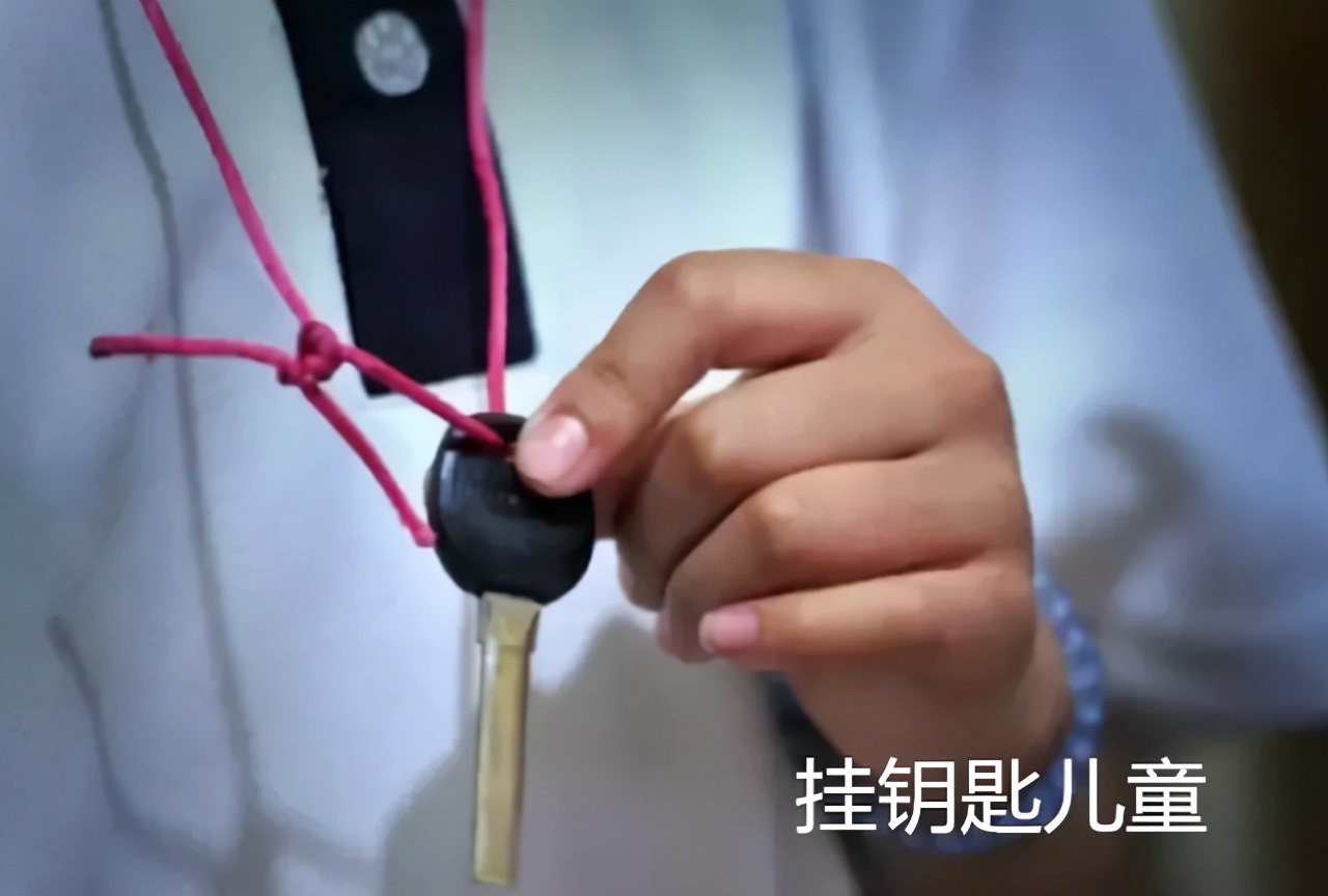 俩娃凌晨躺过道,爸妈却在搓麻将,兄妹成了另类“挂钥匙儿童”?休闲区蓝鸢梦想 - Www.slyday.coM 俩娃凌晨躺过道,爸妈却在搓麻将,兄妹成了另类“挂钥匙儿童”?休闲区蓝鸢梦想 - Www.slyday.coM