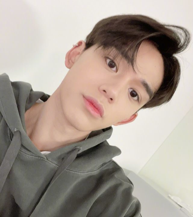 黄旭熙恋情疑曝光,女粉晒与其聊天记录,男方曾说粉丝很讨厌休闲区蓝鸢梦想 - Www.slyday.coM