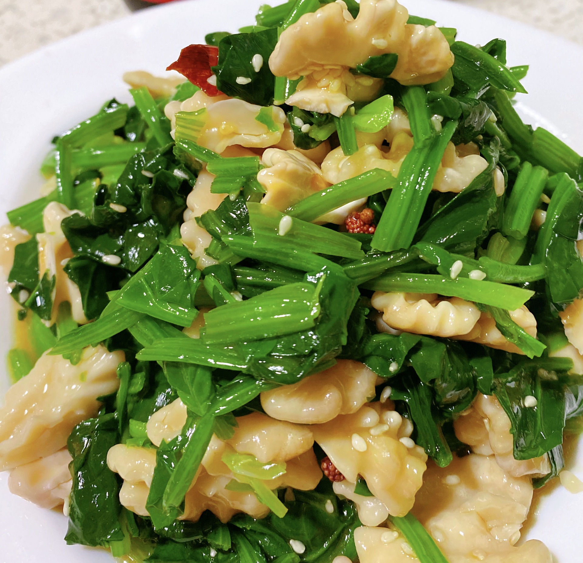 菠菜拌桃仁,爽口下饭,美味健康