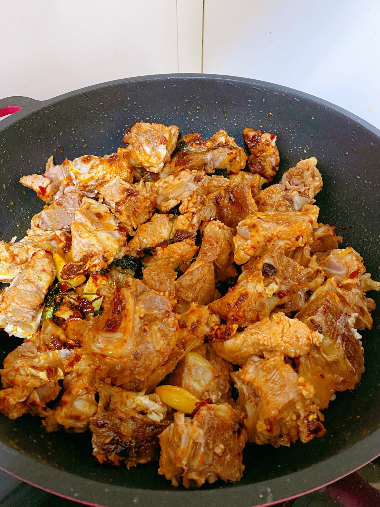 酱香浓郁软烂入味的秘制酱大骨美味下饭