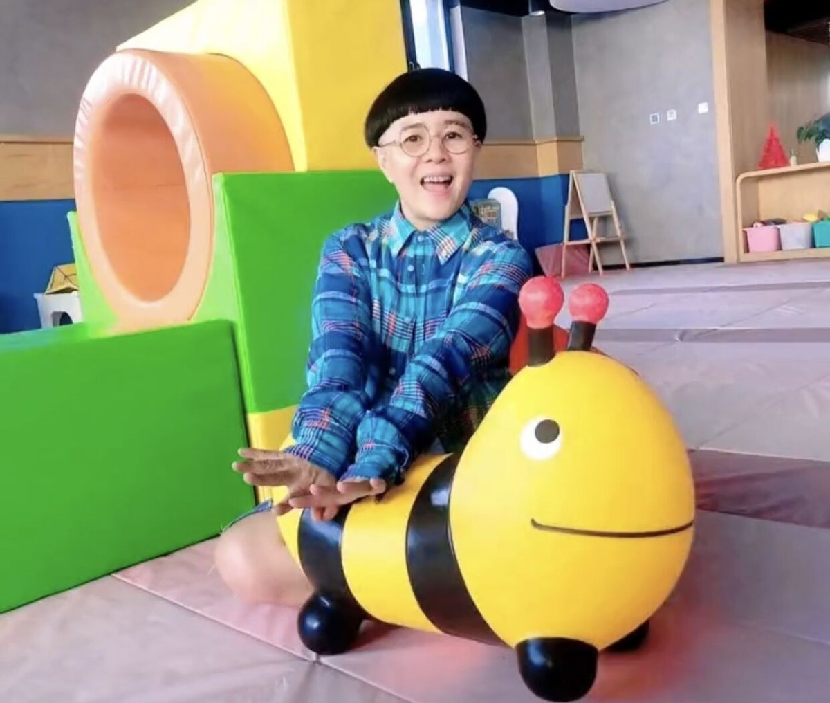 这是什么虫 蚰蜒和金龟子的区别在哪里