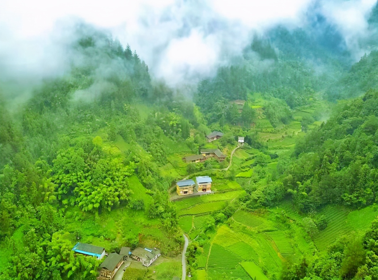 湖北深山藏匿一个“长寿村”,位于咸丰县,景美空气好的世外桃源
