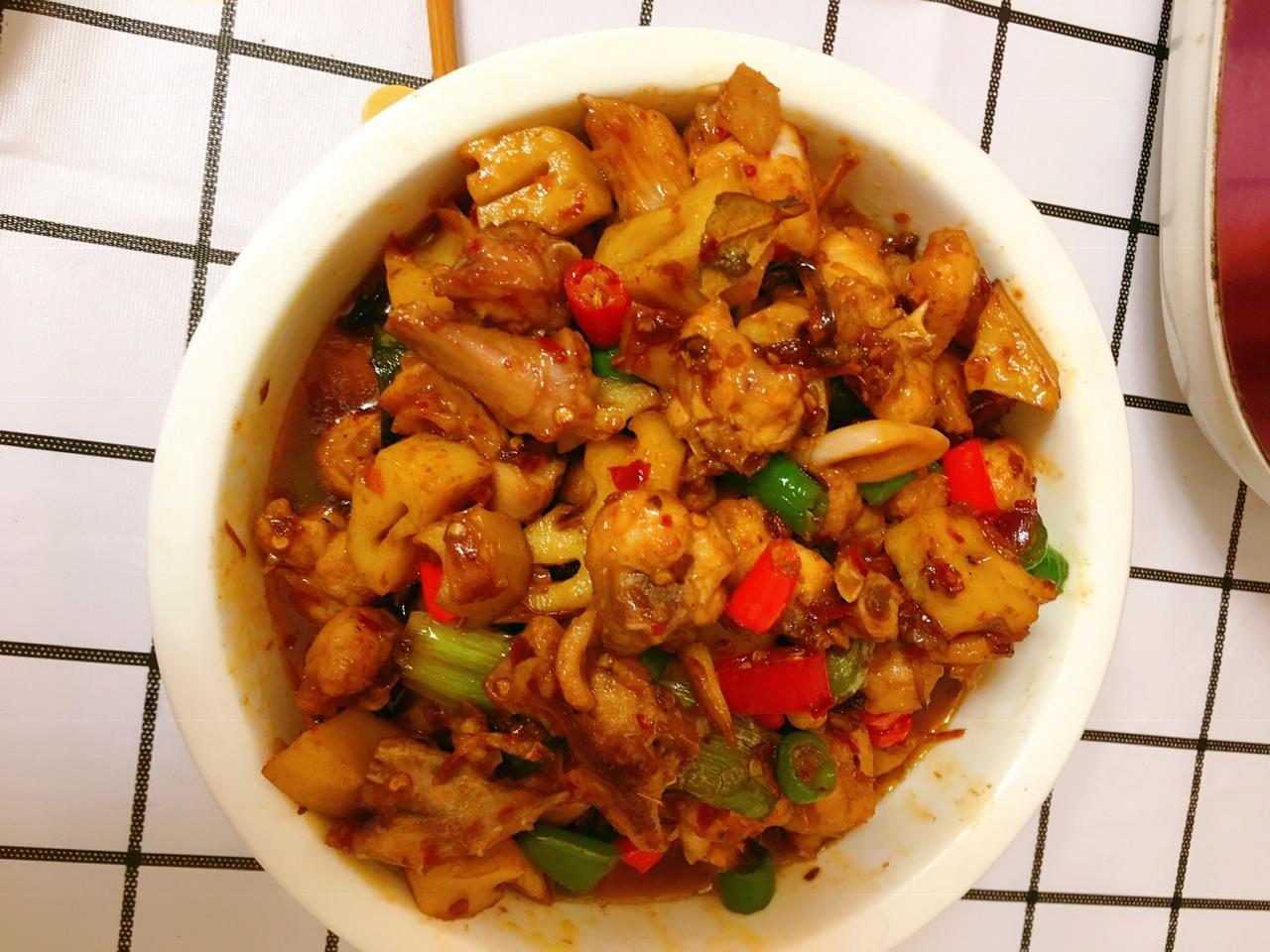 美味的兔肉炒莲藕