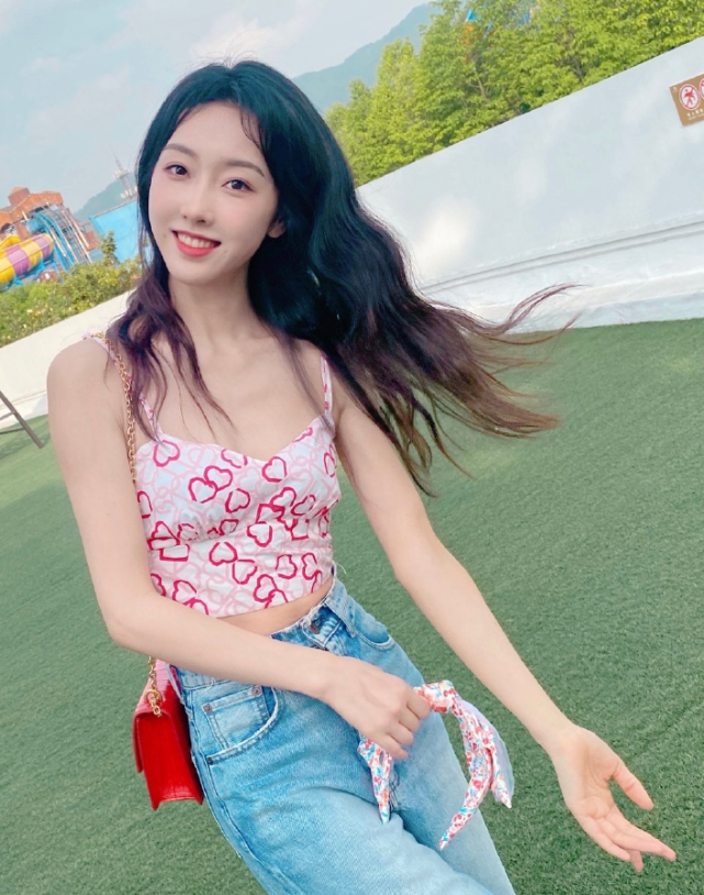 宣璐最新杂志大片释出古风与现代的结合碰撞独特个性化色彩