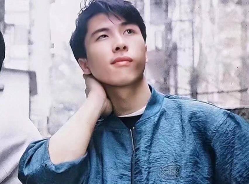 离婚后,梁静慈怀着不甘和憧憬,生下了她和甄子丹的爱情结晶甄文焯.