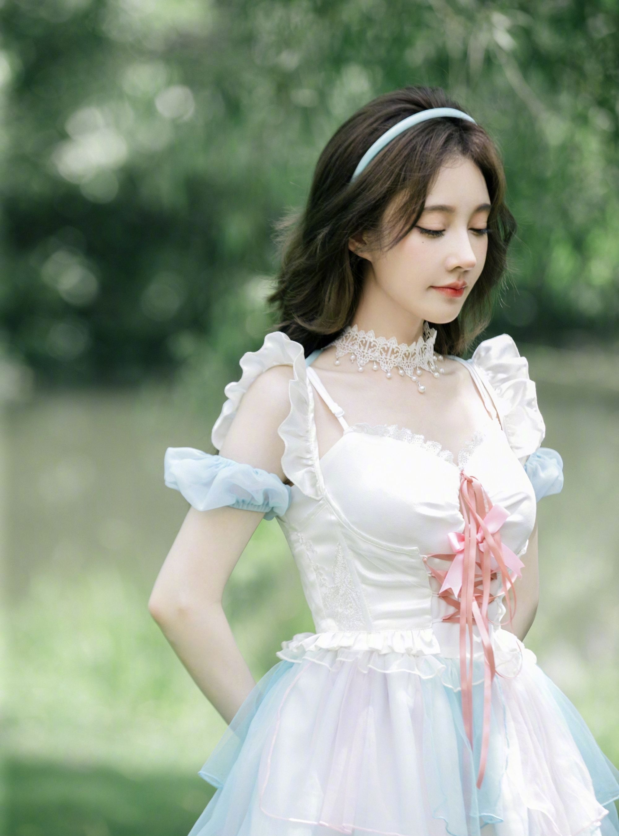 冯提莫最新照片来袭,素颜状态引热议,网友:素颜女神